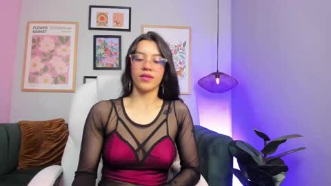 Nina online show from February 6, 9:06 pm