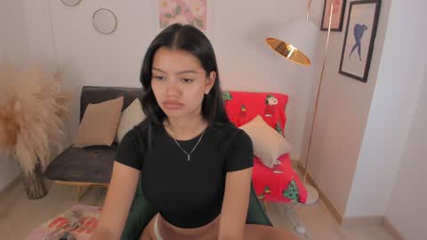 NINA online show from December 17, 8:32 pm