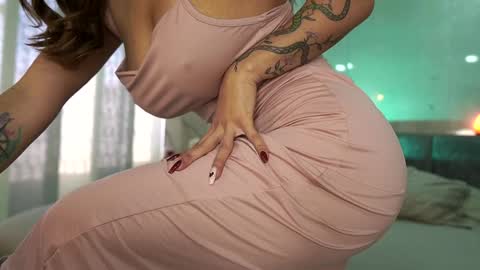 Snapshot of nina_mon chatting on December 11, 5:15 pm Angie online show from December 11, 5:15 pm