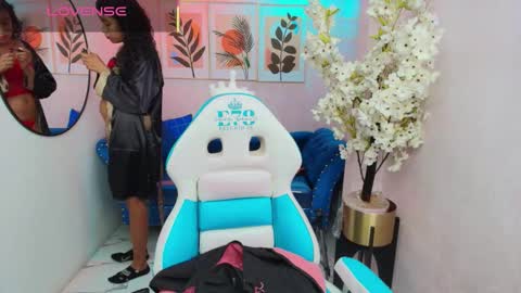 Snapshot of nina_willyams chatting on January 18, 3:43 am Nina online show from January 18, 3:43 am
