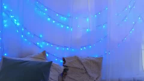 Ninaa fox online show from April 14, 4:24 pm