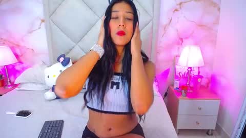 Snapshot of ninabravura chatting on October 6, 1:41 pm Nina Bravura online show from October 6, 1:41 pm