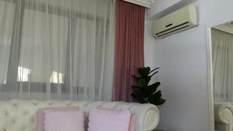 Snapshot of ninacrystal chatting on May 30, 9:28 am NinaCrystal online show from May 30, 9:28 am
