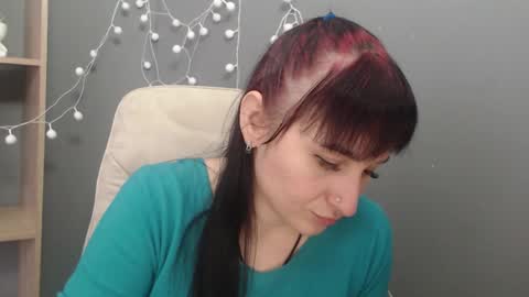 ninaflawlees online show from January 18, 1:04 pm