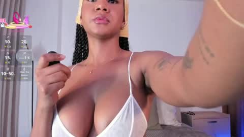 Snapshot of ninag0ld chatting on June 25, 5:23 am Nina Sara online show from June 25, 5:23 am