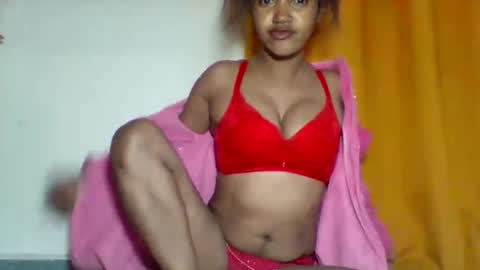 Snapshot of ninah_rise chatting on September 22, 1:02 pm ninah_rise online show from September 22, 1:02 pm