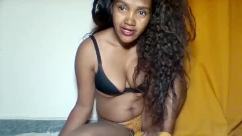 Snapshot of ninah_rise chatting on October 7, 2:31 am ninah_rise online show from October 7, 2:31 am