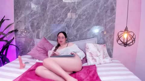 Nina online show from February 9, 2:10 pm