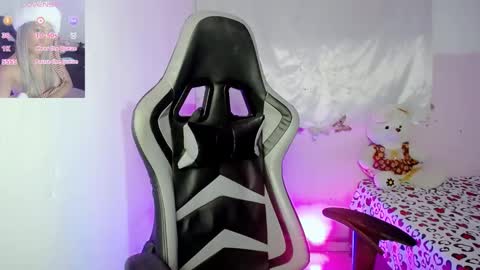 ninatinydoll1 online show from February 19, 10:56 am