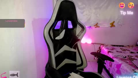 ninatinydoll1 online show from October 12, 9:41 am