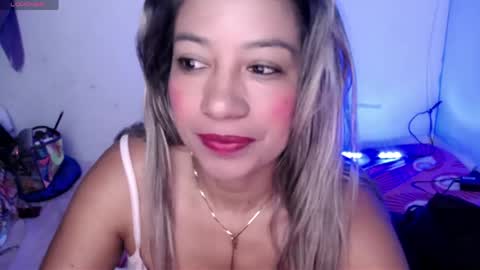 ninatinydoll1 online show from April 22, 11:34 am