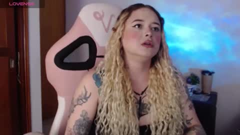 Snapshot of ninaxxstorm chatting on October 15, 2:11 am Nina online show from October 15, 2:11 am