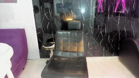 nini_beyker online show from February 14, 1:30 pm