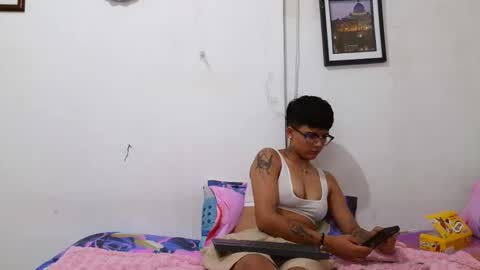 nini_smith online show from April 3, 4:43 am