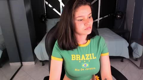 nini_solei online show from April 16, 9:39 pm