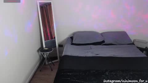 Snapshot of ninimoon chatting on December 23, 5:49 am Ninimoon online show from December 23, 5:49 am