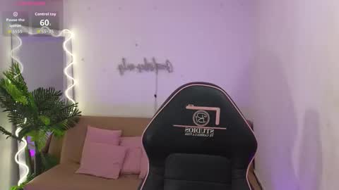 Snapshot of ninna_tay chatting on December 2, 7:09 pm Ninnaaaa online show from December 2, 7:09 pm