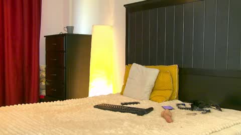 Nina online show from April 5, 2:03 pm