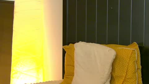 Nina online show from April 15, 2:13 pm