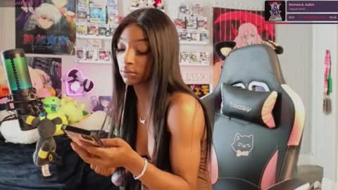 Snapshot of niviawolfe chatting on February 5, 4:36 pm NIVIA WOLFE online show from February 5, 4:36 pm