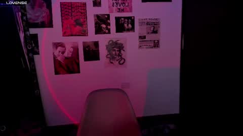 Snapshot of nixxie_ chatting on June 25, 4:01 am Nixxie online show from June 25, 4:01 am