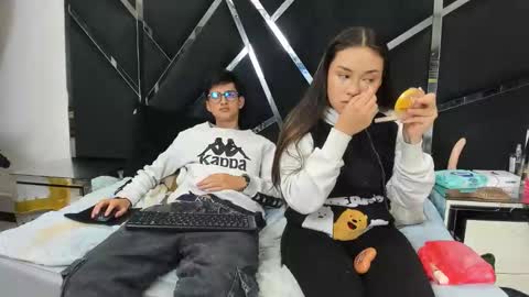 NoaandArez online show from February 3, 2:21 am