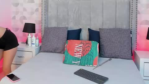 NATHALIA MORENO online show from September 13, 12:27 pm