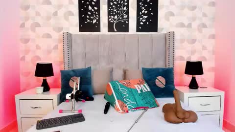 NATHALIA MORENO online show from February 10, 12:20 pm