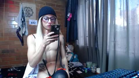 Snapshot of noah420sr chatting on January 21, 1:32 pm noah420sr online show from January 21, 1:32 pm