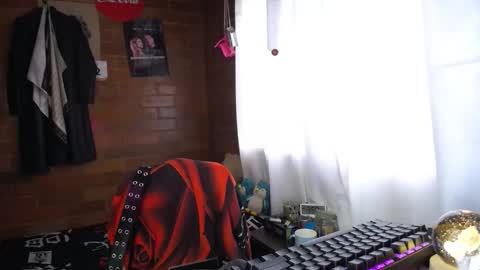 Snapshot of noah420sr chatting on February 5, 1:00 pm noah420sr online show from February 5, 1:00 pm