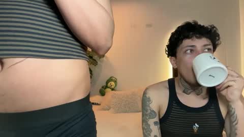 noah_and_steven online show from May 24, 3:55 am