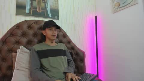 Noah Blake online show from September 18, 2:13 am