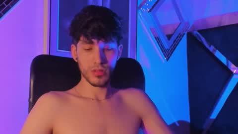 Noah Brigth online show from December 3, 1:02 am