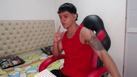 Snapshot of noah_cole_ chatting on December 2, 12:27 am Noah online show from December 2, 12:27 am