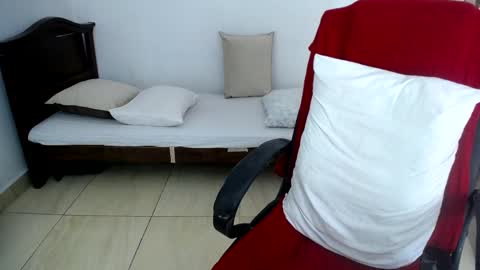 Snapshot of noah_ferrari8 chatting on December 10, 11:22 am noah_ferrari8 online show from December 10, 11:22 am