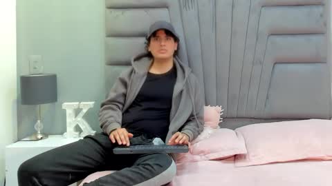 Noah Ferrary online show from November 4, 9:25 pm