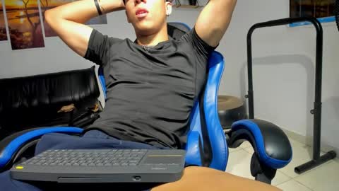 noah_flynn1 online show from November 21, 6:45 am