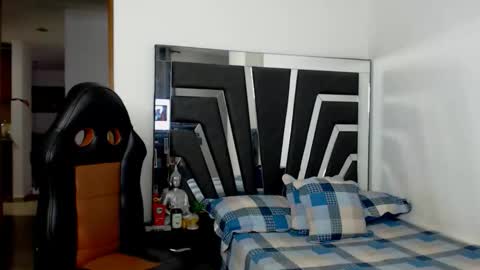 Noah Harris01 online show from January 12, 11:48 am