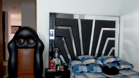 Noah Harris01 online show from April 1, 12:06 pm