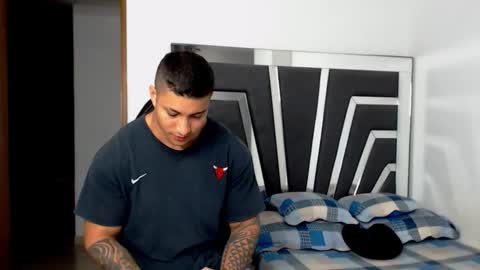 Noah Harris01 online show from April 4, 3:27 am