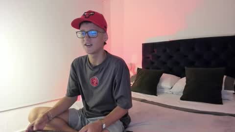 Snapshot of noah_jayden chatting on October 1, 7:53 pm Noah Jayden online show from October 1, 7:53 pm