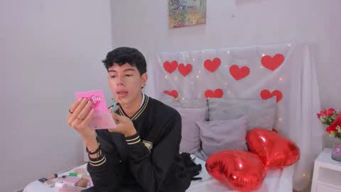 Snapshot of noah_lewiss chatting on February 17, 10:56 am NOAH online show from February 17, 10:56 am