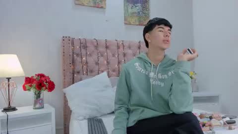 Snapshot of noah_lewiss chatting on February 20, 10:38 am NOAH online show from February 20, 10:38 am