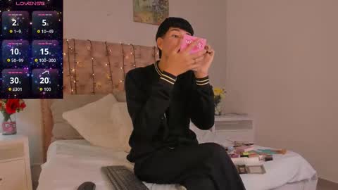 Snapshot of noah_lewiss chatting on February 23, 10:56 am NOAH online show from February 23, 10:56 am