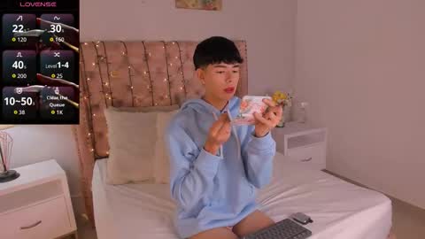 Snapshot of noah_lewiss chatting on March 2, 11:39 am NOAH online show from March 2, 11:39 am