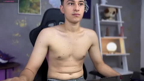 noah  online show from March 26, 12:33 pm