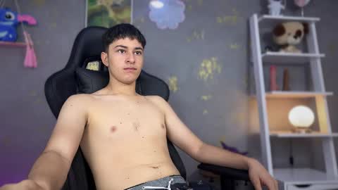 noah  online show from April 4, 12:35 pm