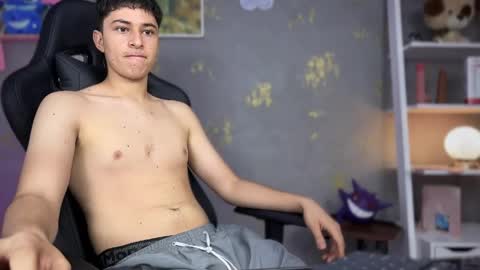 noah  online show from April 7, 1:00 pm