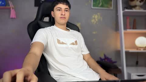 noah  online show from April 8, 12:27 pm