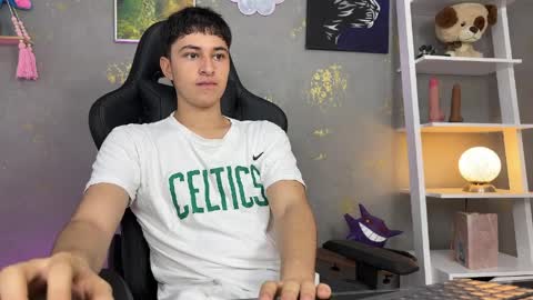 noah  online show from April 9, 10:20 am